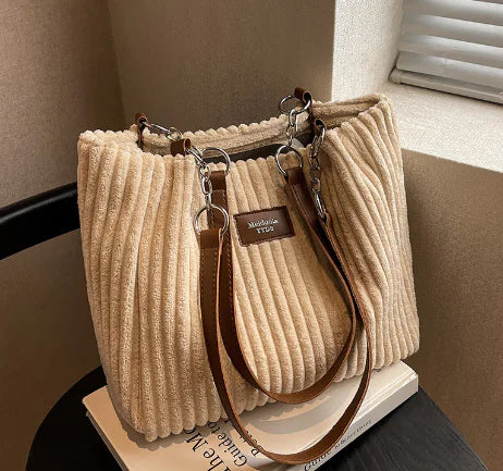 Large Capacity Wild Shoulder Bag - The Snow Owls